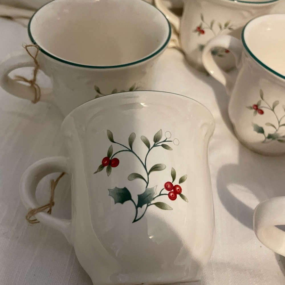 Pfaltzgraff Vintage Winterberry (Introduced 1990) Set of 8 Mugs – Discontinued
